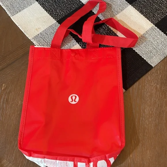 Lululemon bags 3 large 2 small sold as a set - Picture 5 of 6
